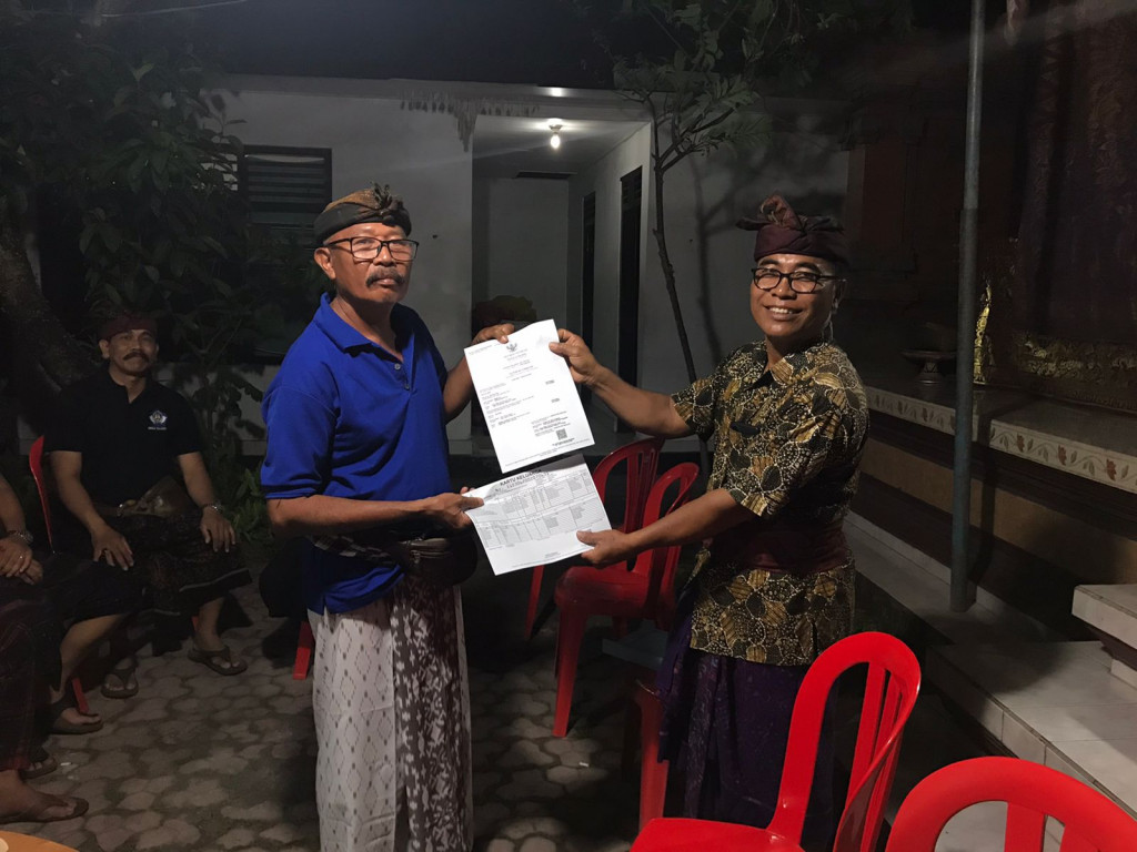 Inovasi Smartvillage Menuju Desa Digital, Penyerahan KK baru dan Akta Kematian di Banjar Tegal Jaya, Desa Dalung